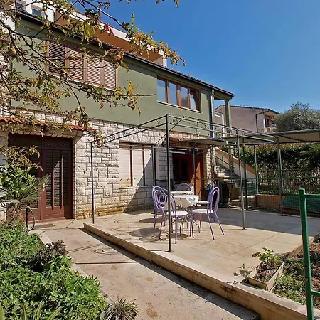 アパート In Near Gortan Cove プーラ