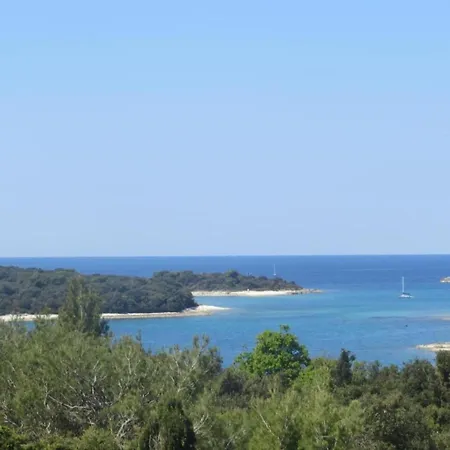 In Near Gortan Cove アパート