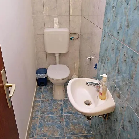 アパート In Near Gortan Cove プーラ